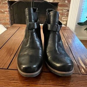Korks Black Leather Ankle Boots - Size 8
